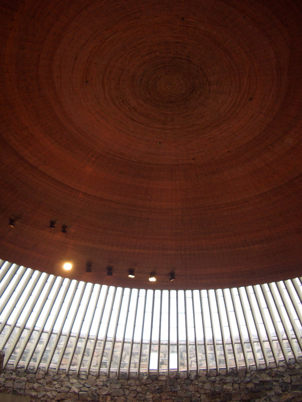 [Temppeliaukio+11.JPG]