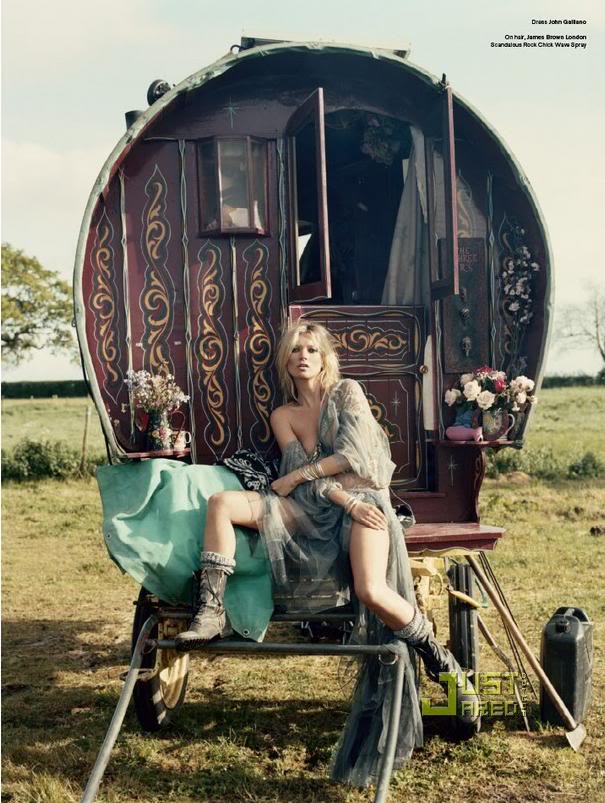 [Kate-Moss-Gypsies-2.jpg]