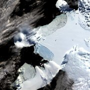 [capt.75825d3f023745d8893d1d706af0db56.antarctica_collapse_ny370.jpg]