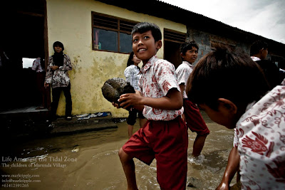 photography news, photography-news.com, Marunda village, Jakarta, tidal zone, mark tipple, diana topan