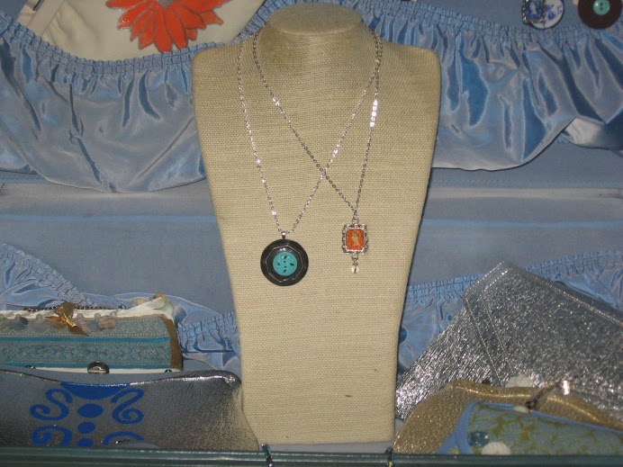 Necklace display