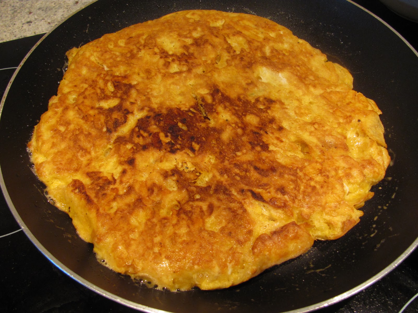Mrs Cake: Ridiculously Easy Spanish Omelette... with a twist!