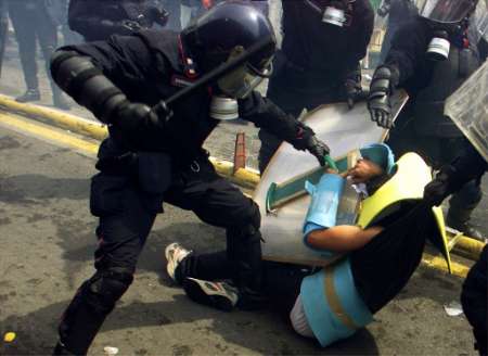 [genovaviolenze3.jpg]