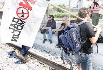 [blocco+treni+nodalmolin.jpg]