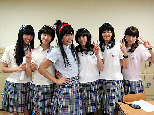 Taemin+dressed+as+a+girl+2011