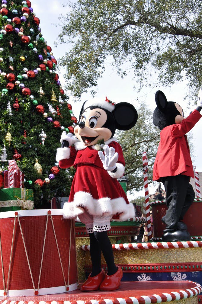 Monaco and Beyond: New Year&#039;s Eve Parade in Disneyworld