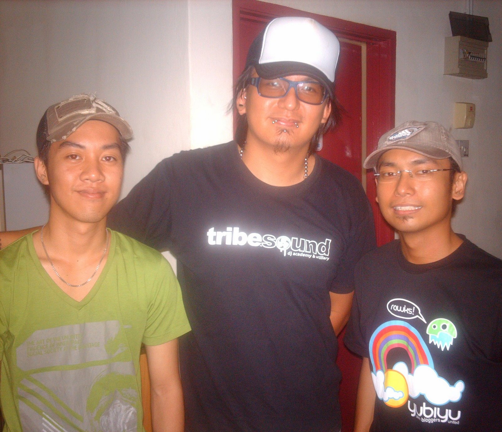 [PICT4199+-+Copy.JPG]