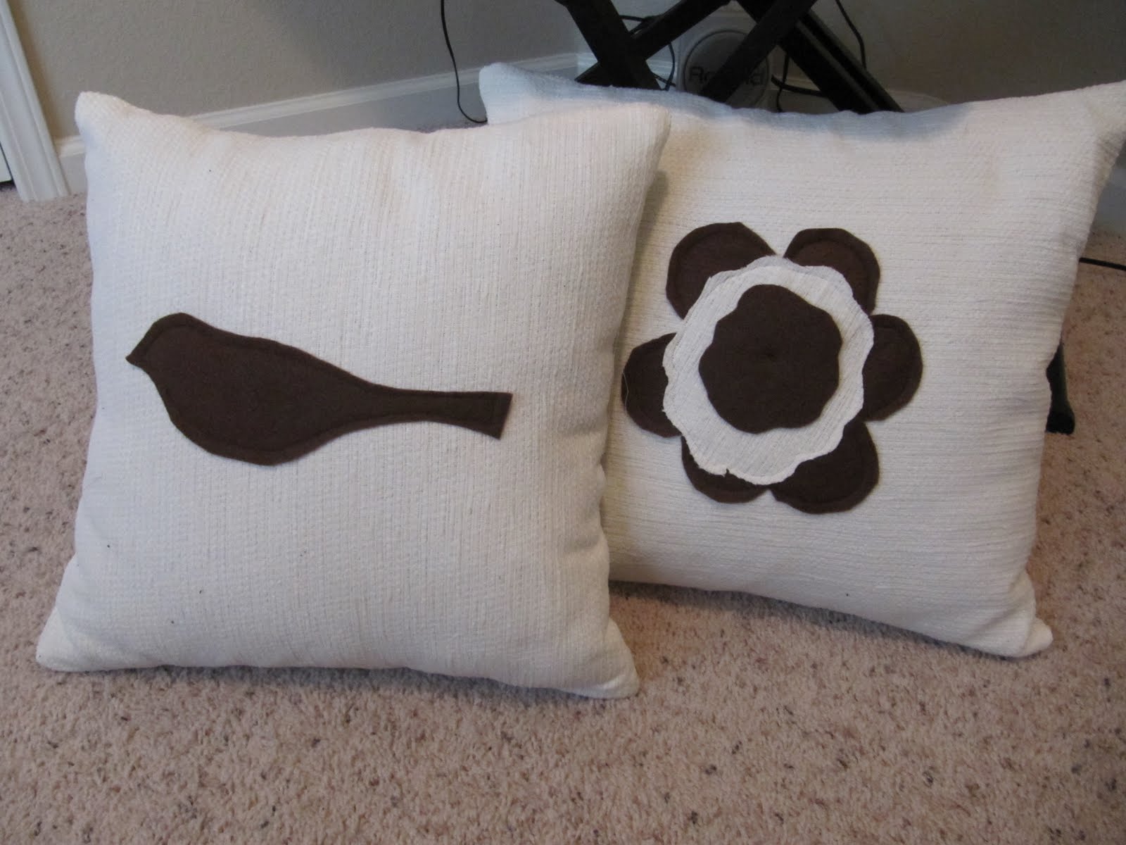 DIY Howto Button Pillows
