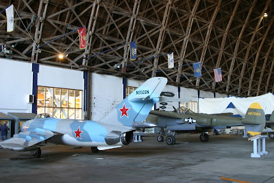 2008-07-09_14_US101_Tillamook Air Museum_OR_b.jpg