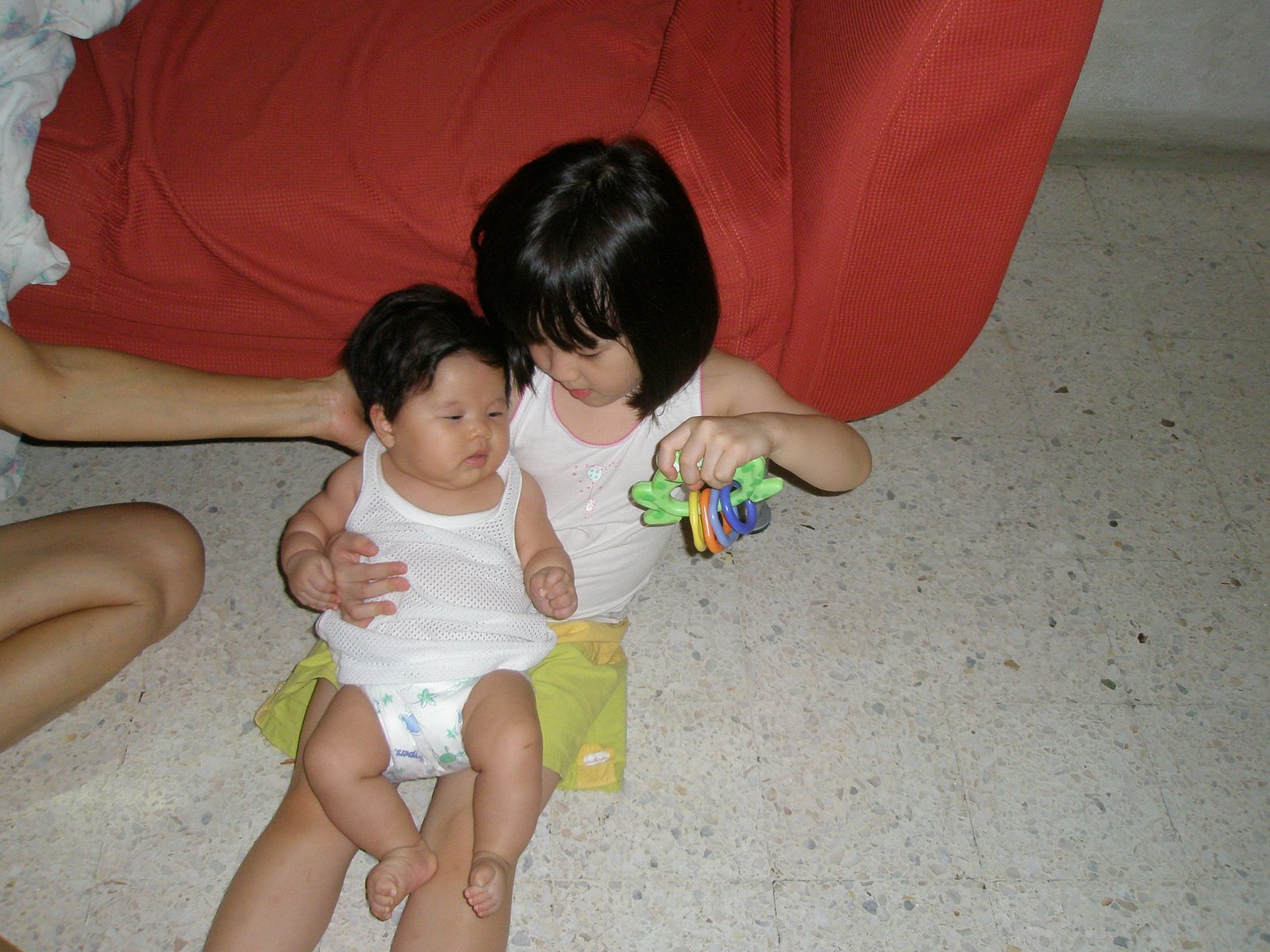 [Alycia+reading+video,+Aly+carries+C+006.jpg]