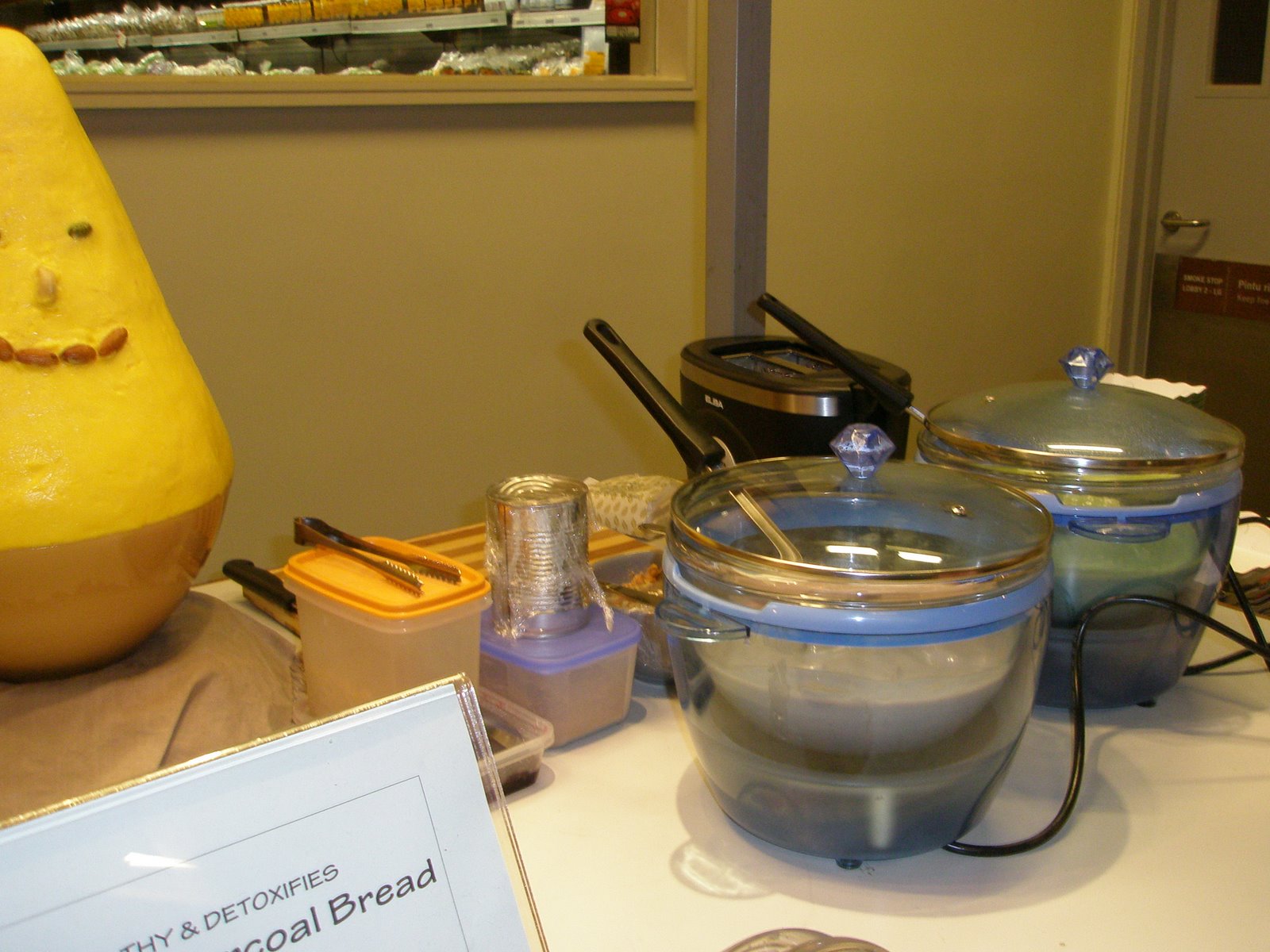 [MJohnson,+charcoal+bread,+peekaboo+075.jpg]