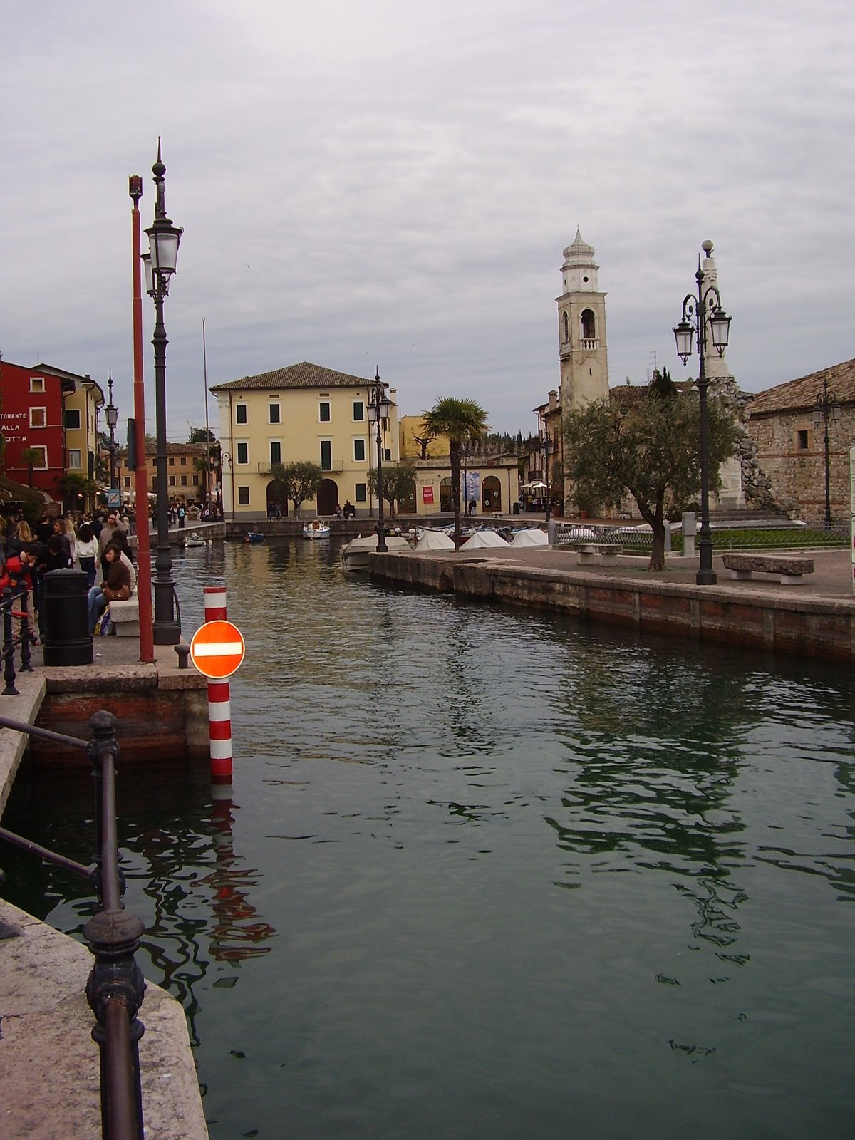 [P4190168.JPG]