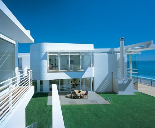 [Modern-White-Beach-House-by-Richard-Meier-2.jpg]