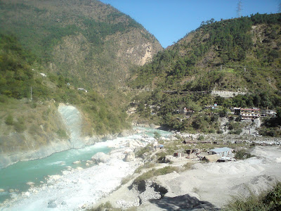 River Alaknanda flowing besides the GMVN rest house, Birahi