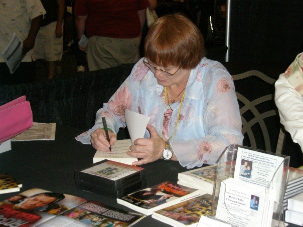 [Vegas+Photo+by+Alison+--+Book+Signing+1.jpg]