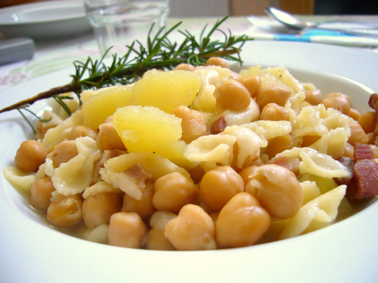 Cooking easy Italian monday Pasta ceci patate e pancetta al rosmarino