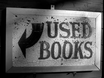 [BookMillUsedBooksSign_grayscale.JPG]