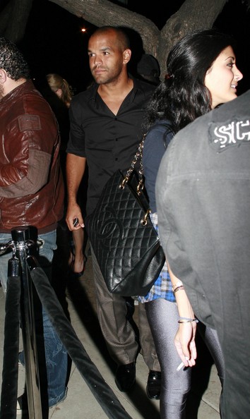 [Amaury+Nolasco+Out+Guy+Bar+09EgGAm6qZ2l.jpg]