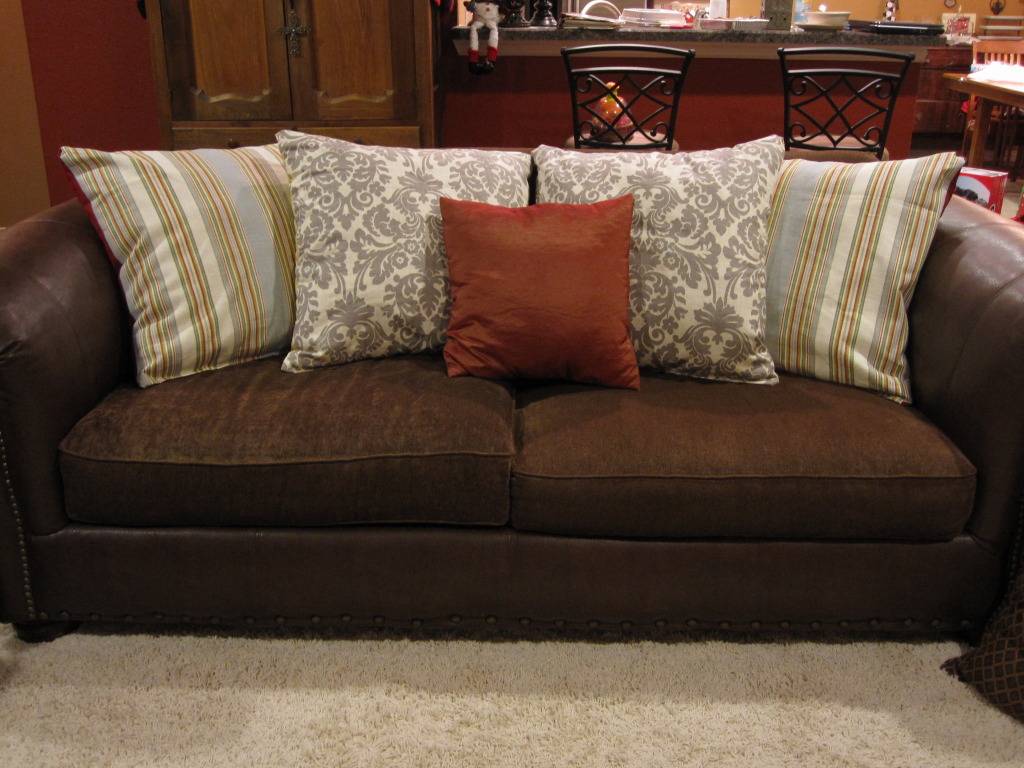 Pillows Couch Rumah Minimalis Pillows Couch Rumah Minimalis