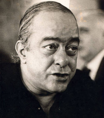 O capitão do mato Vinicius de Moraes, o branco mais preto do Brasil na linha directa de Xangô. Saravá!