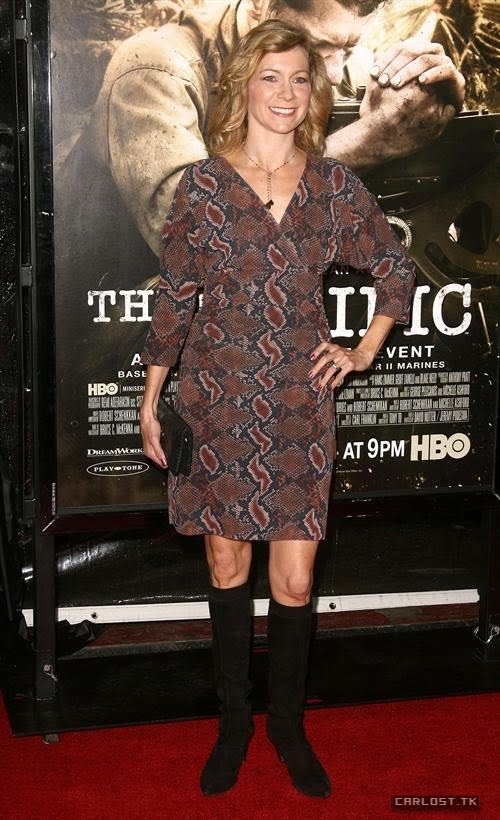 [Michael_Emerson_Carrie_Preston_The_Pacific_Premiere_027.jpg]
