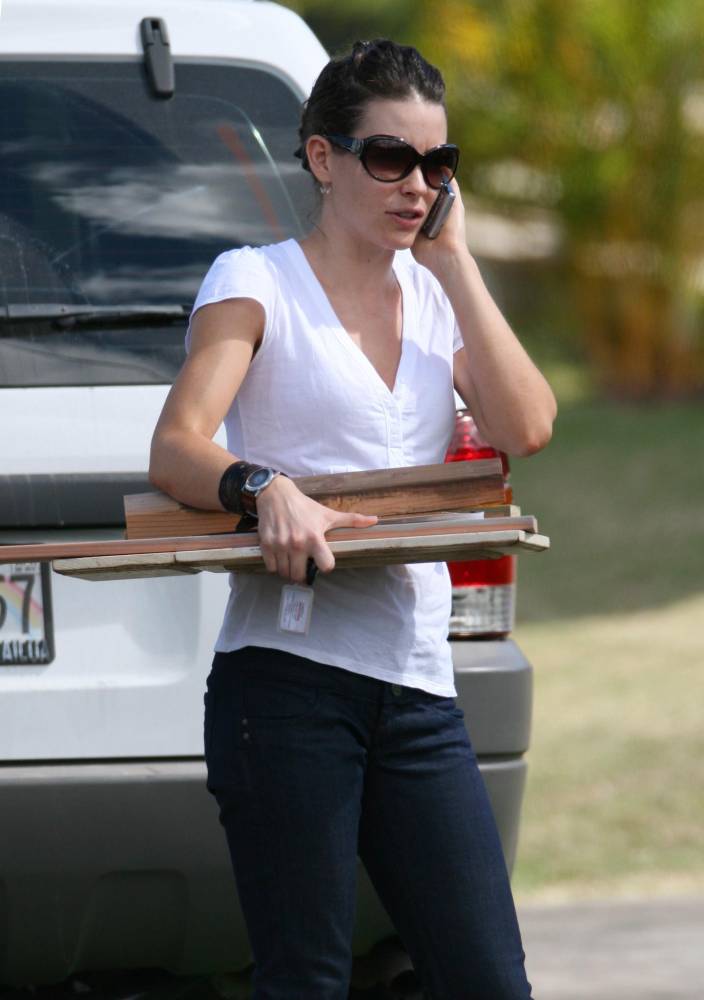 [Evangeline_Lilly_10_Oct_Hawai_bycarlost.blogspot.com_10.jpg]