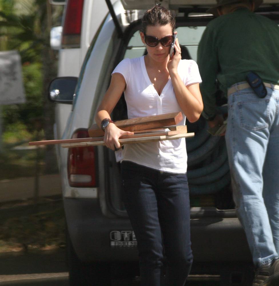 [Evangeline_Lilly_10_Oct_Hawai_bycarlost.blogspot.com_03.jpg]
