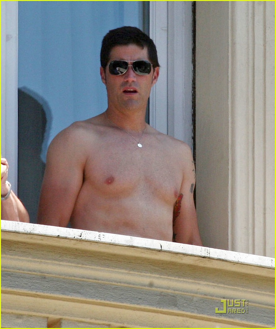 [Matthew_Fox_en_Roma_(8_Julio)_CarLost.Tk_01.jpg]