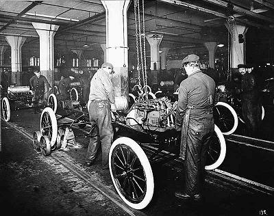 [Ford+Assembly+line.JPG]