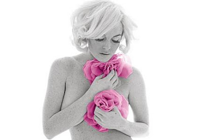 Lindsay Lohan Poses Nude for NY Magazine