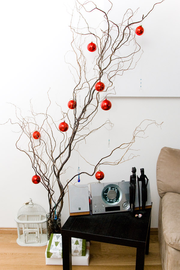 i wasnt planning on putting out any christmas decorations this year but i finally got into the spirit this weekend and put up a few baubles on my twisted - Minimalist Christmas Decorations i wasnt planning on putting out any christmas decorations this year but i finally got into the spirit this weekend and put up a few baubles on my twisted - Minimalist Christmas Decorations