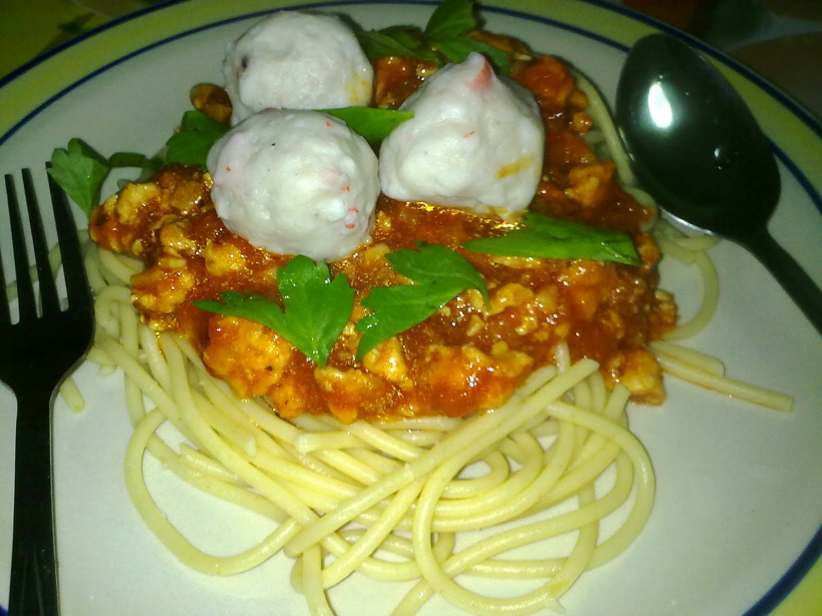 Let's Masak! Spaghetti Bolognaise with Minced Chicken and Crab Ball