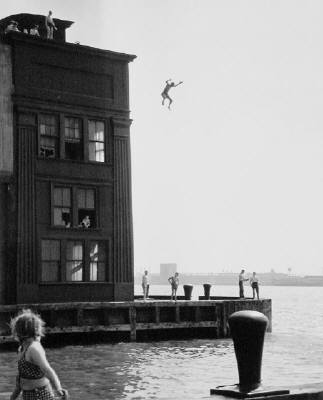 [Estate_of_Ruth_Orkin_Boy_Jumping_into_Hudson_River_NYC_1948_c_2007_2092_41.jpg]