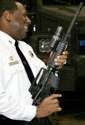 [*Nagin-Riley+w:guns+copy.jpg]