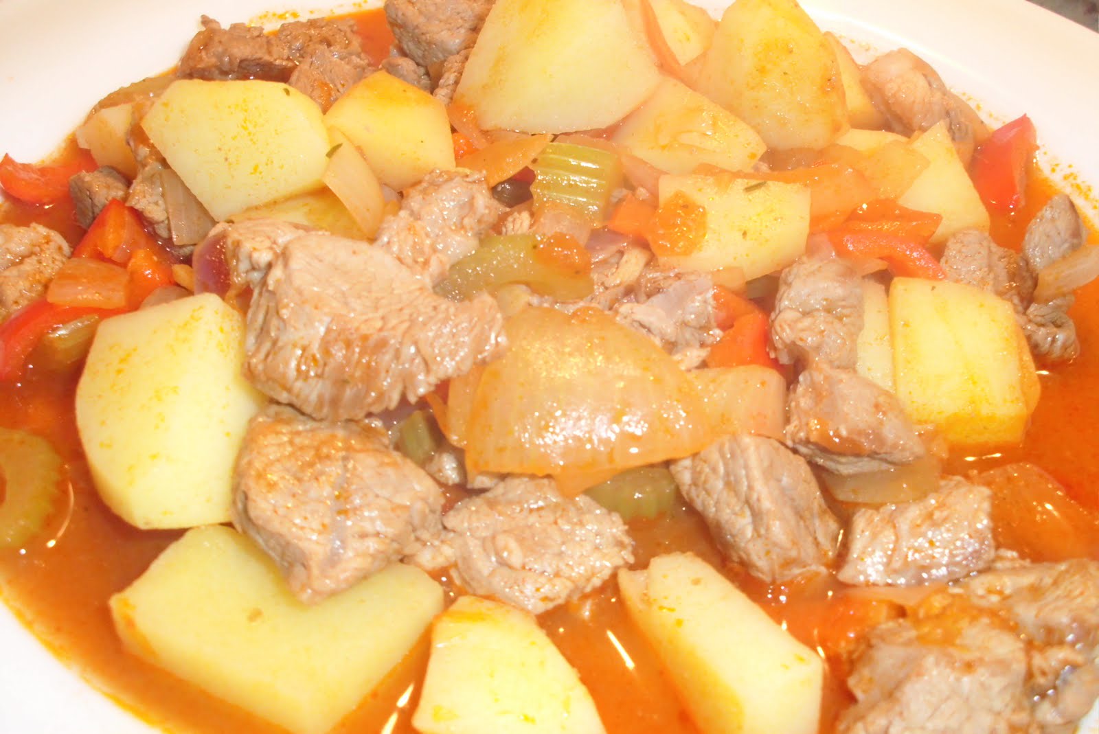 Пошаговый фото рецепт тушеной картошки с курицей в мультиварке Пошаговый фото рецепт тушеной картошки с курицей в мультиварке