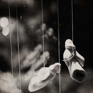 http://4.bp.blogspot.com/_eV5ZhrFBcjg/S-hY9EgZN-I/AAAAAAAAAj0/GDnGqd8P4zs/s400/Angels_by_Jockaz.jpg