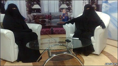 Saudi+newsreaders+in+niqab.jpg