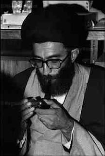 Khamenei+pipe.jpg