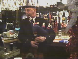[bagpiper.jpg]