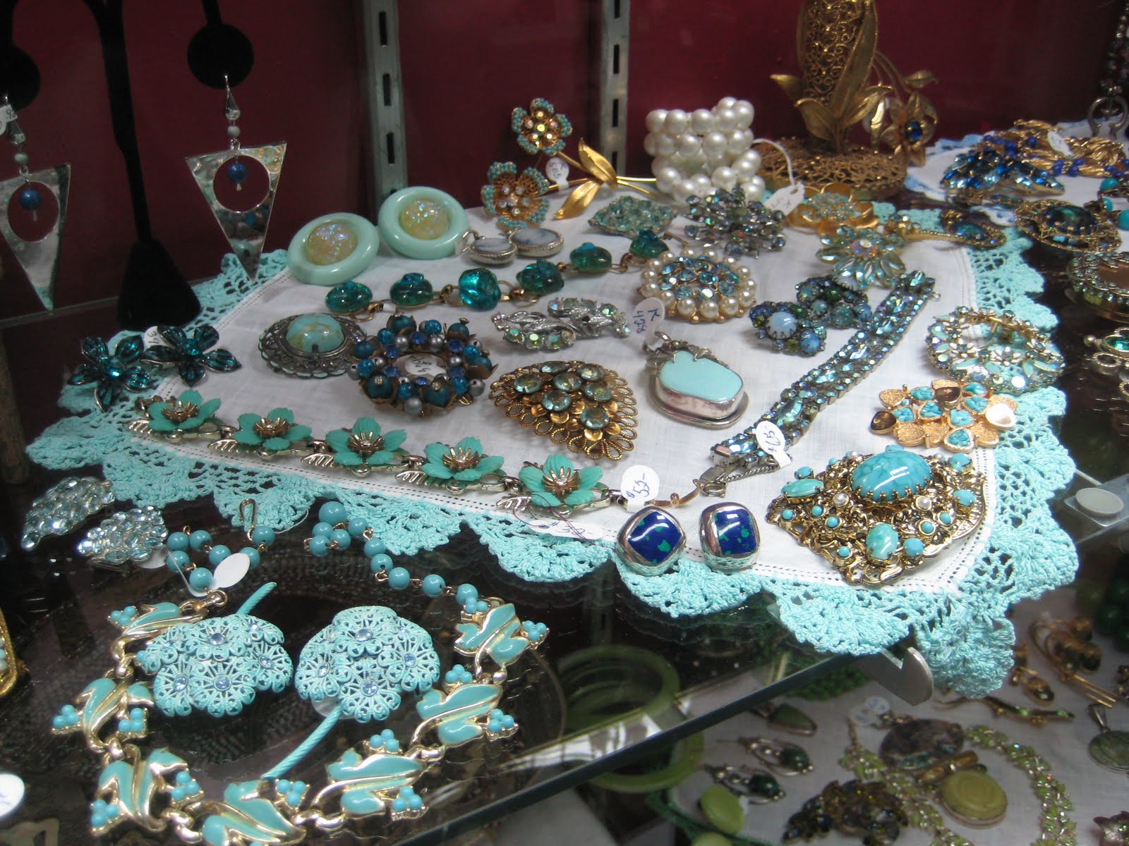 C. Dianne Zweig Kitsch 'n Stuff Displaying Vintage Jewelry Using