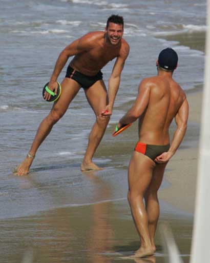 [2005-12-ricky-martin5.jpg]