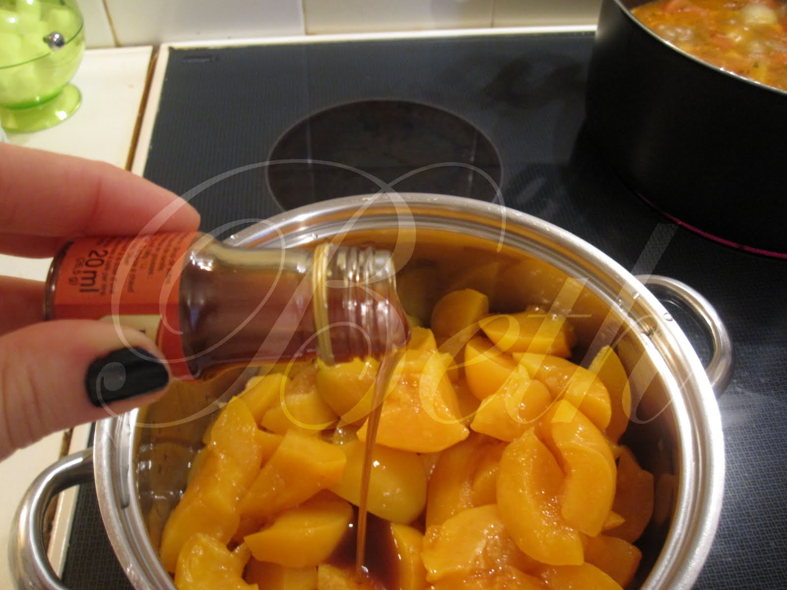 . Compote de Pêche au Sirop d'Abricot et Extrait de Vanille / Compota