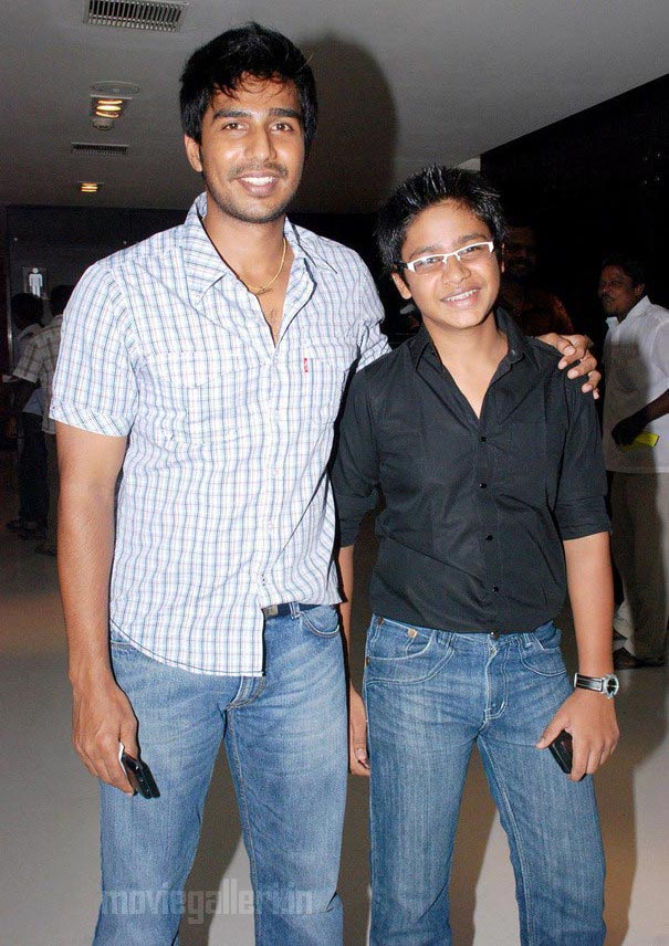 Naan Mahaan Alla Premiere Show ...