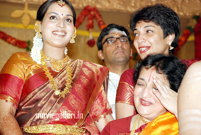 Aishwarya and Dhanush at soundarya rajinikanth wedding
