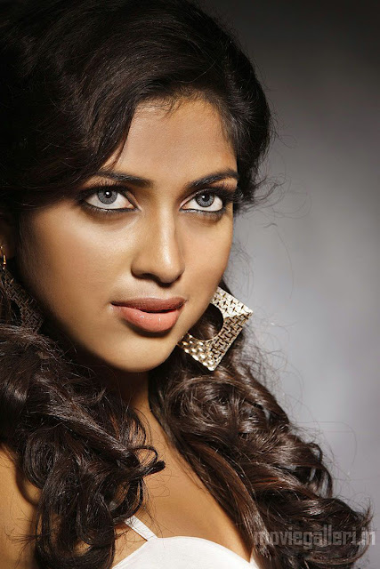 Sindhu Samaveli Actress Amala Paul Photos