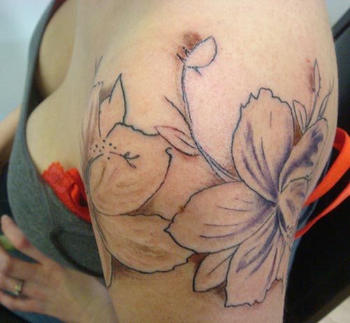 Beautiful and sexy hibiscus flower tattoos red color