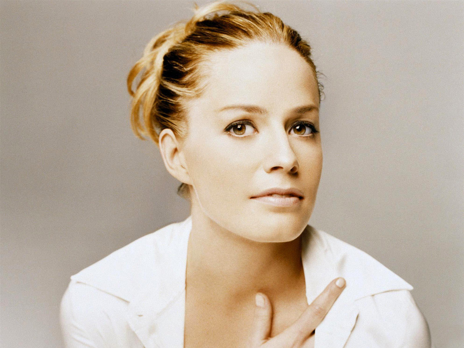 http://4.bp.blogspot.com/_ek5O2C3F5aY/TQzMf_WfkyI/AAAAAAAABcE/IvAlmGg6BN0/s1600/elisabeth-shue-14076.jpg