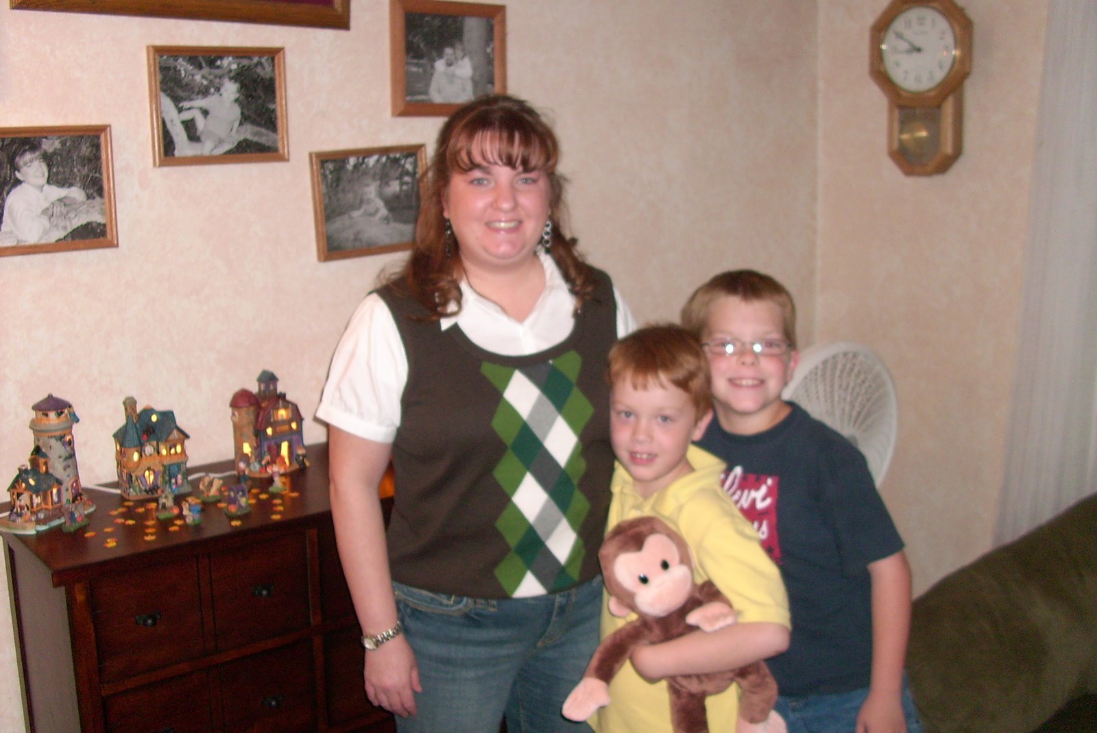 [mommy+and+boys+2008.jpg]