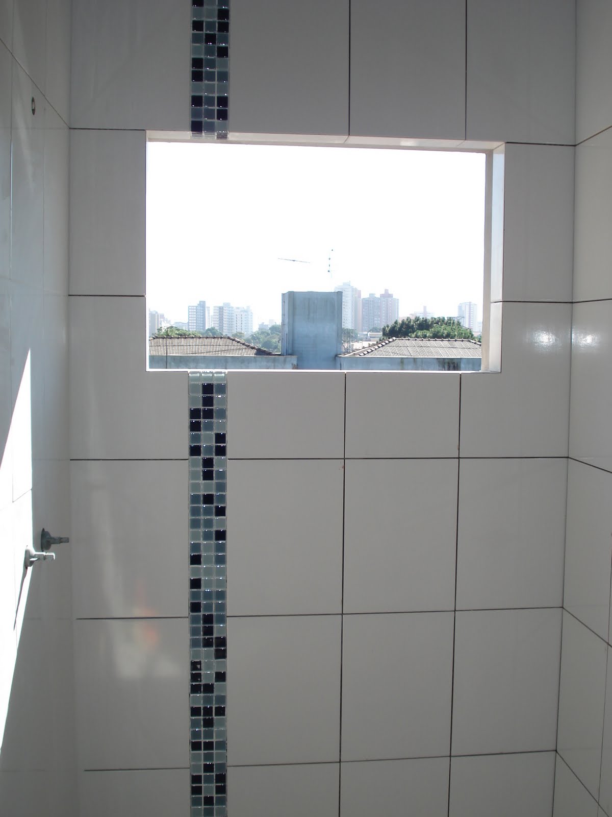 Nasce uma casa O dia a dia de uma construção Maio 2010 -> Banheiro Com Faixa De Pastilha Vertical Nasce uma casa O dia a dia de uma construção Maio 2010 -> Banheiro Com Faixa De Pastilha Vertical