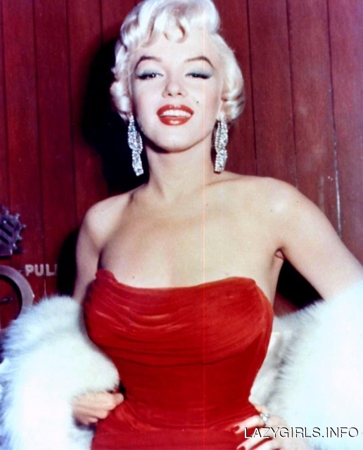 [marilyn_monroe_red_sequins_0yKo7OU.sized.jpg]